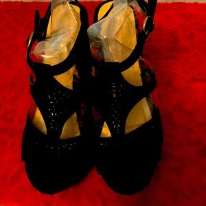 Black strappy chunky heels